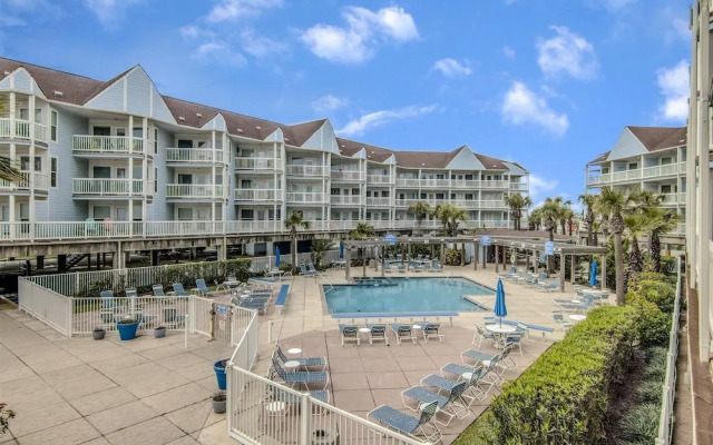 Seascape 2111 2 Bedroom Condo by RedAwning
