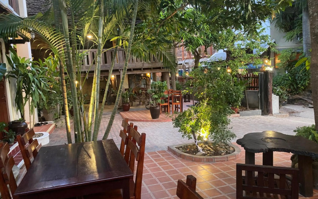Lao Lu Lodge