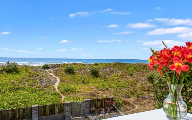 Oceanside Bach - Mount Maunganui Holiday Home