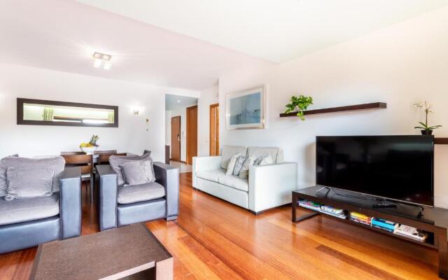 Spacious 2 bedroom apartment Baía da Luz