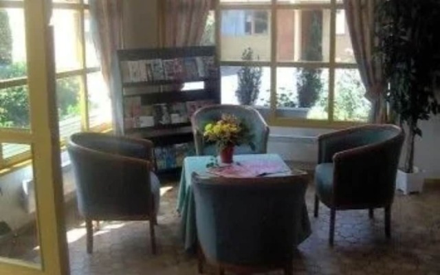 Hôtel Grill Le Coudray-Montceaux