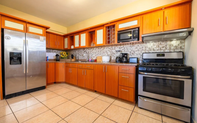 Colinas del Atlantico Vacational House 1st Floor