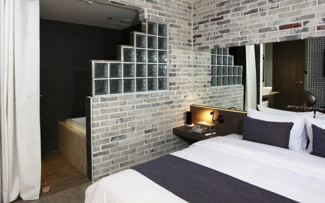 S& Hotel