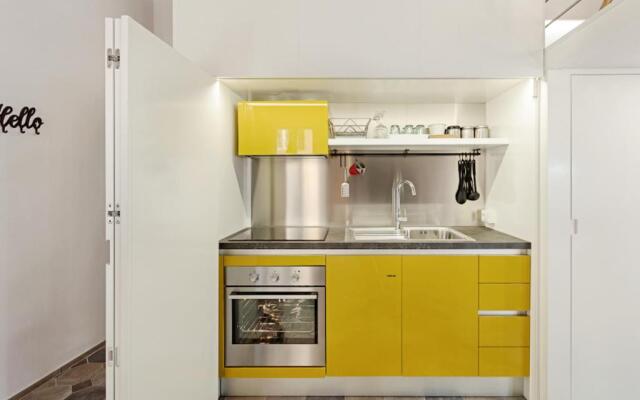 Sleek flat 4 guests 450mt from the Colosseum