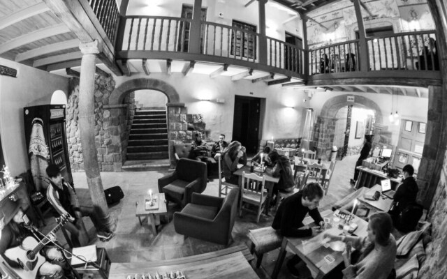 Nao Victoria Hostel