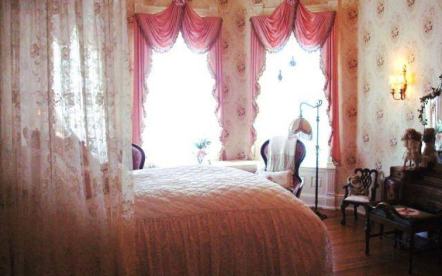 Alexander Mansion Bed and Breakfast