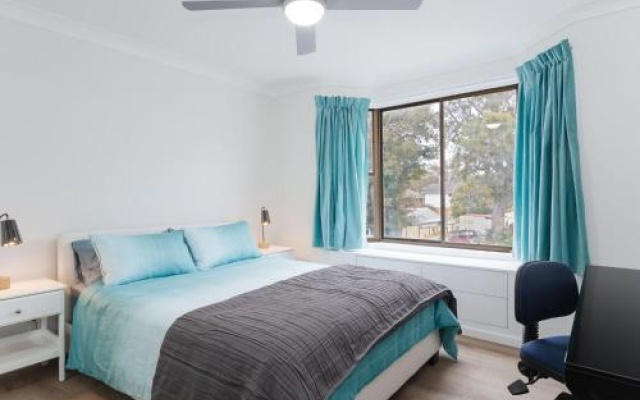 Bay Dream Believer', 16 Verona Road - Pet Friendly, Boat Parking And Wifi – Guest Rooms – Shoal Bay