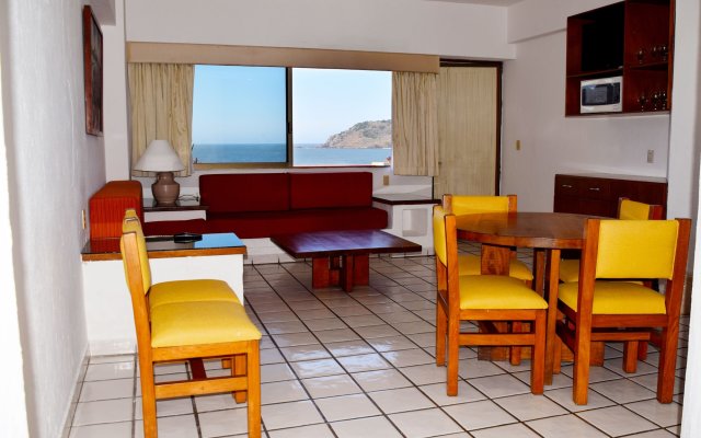 Costa De Oro Beach Hotel