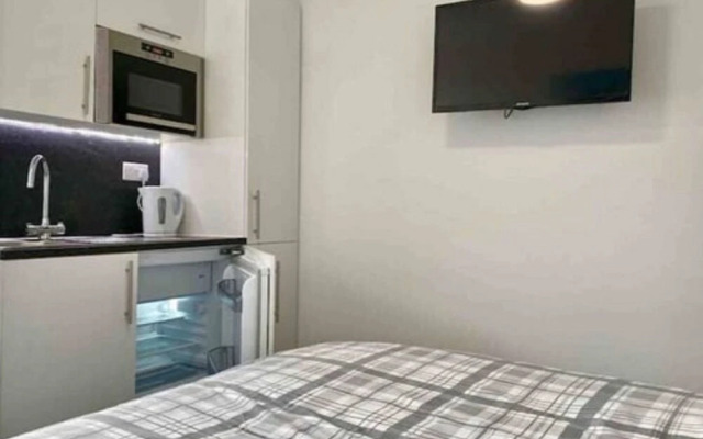 OYO Hillcrest Studio Apartments