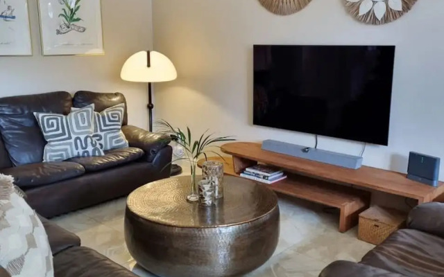 Luxurious Sea Point Apartment