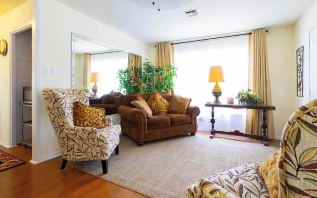 Mariposa Monarch Walk to River