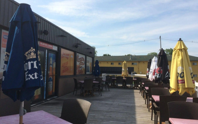 Canadian Motor Hotel