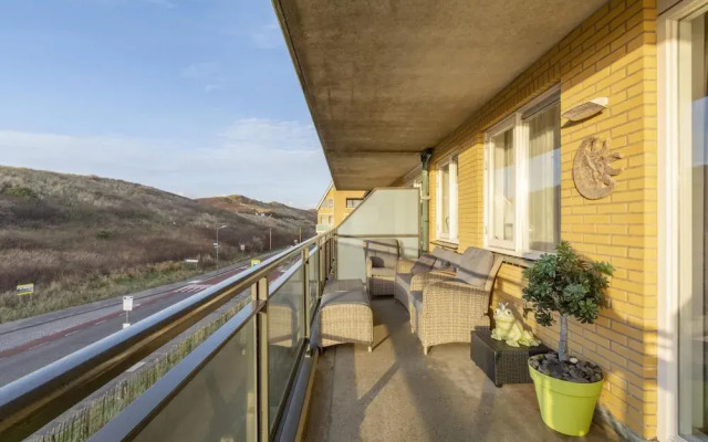 Beachside Apartment With Balcony