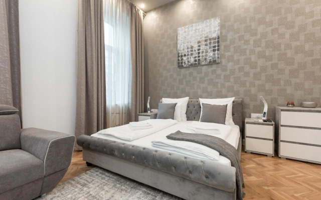 City Center Grand Luxury w 2BR/2BT