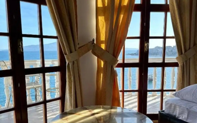 Monte Cristo Hotel with Rooftop Pool