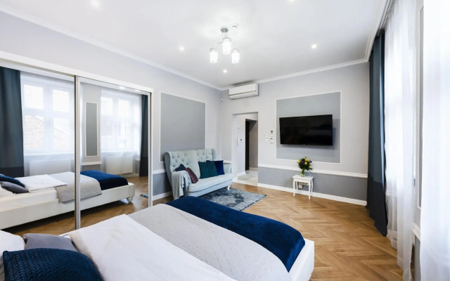 Main Square Apartments