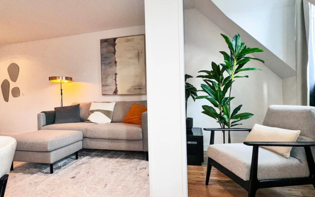 Copernic Line Elegant 3BR Apartment in Paris