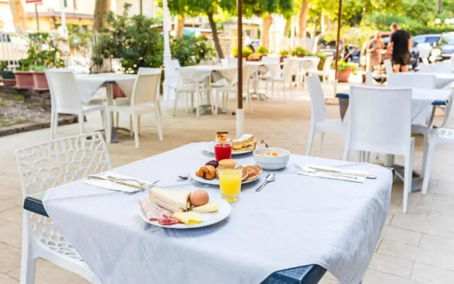 Gadames Hotel - Lunch on the Beach