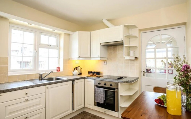 Homely, 4-bed House Close to Stunning Beach