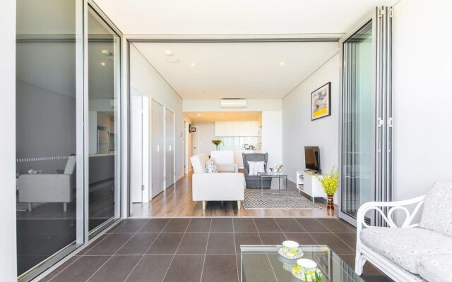 Scenic Waterfront Apartment Wentworth Point