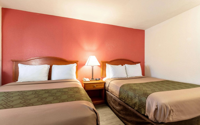 Econo Lodge Inn & Suites