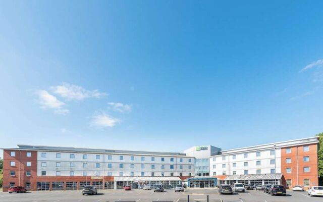 Holiday Inn Express Leigh - Sports Village