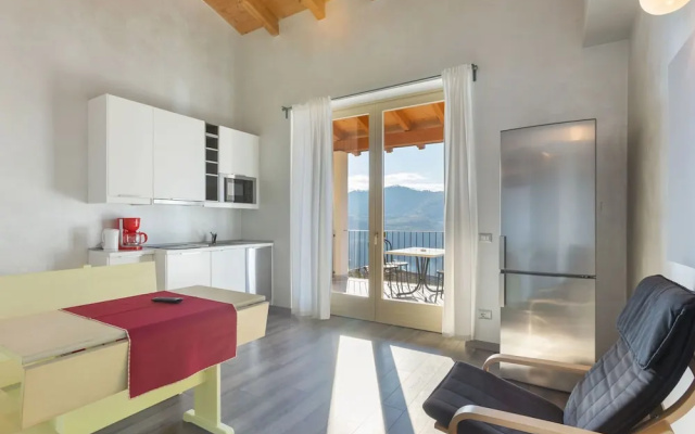 Hill-view Holiday Home in Tremosine With Swimming Pool