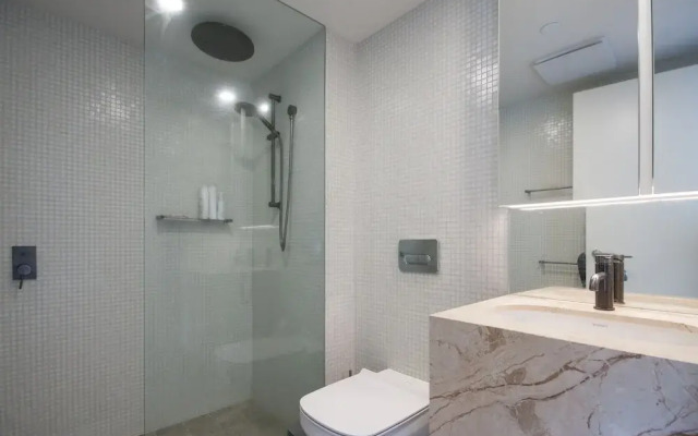 Modern 2 Bedroom Potts Point Apartment