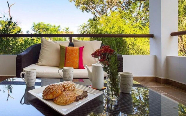 M8 Condo in Tropical Hideaway by Gate48