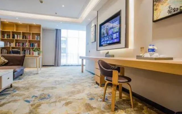 Auchan Yijing Hotel (Guanxian Branch)