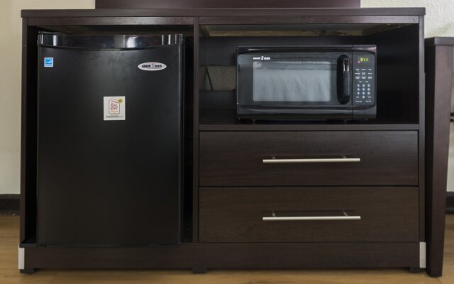 Red Roof Inn PLUS+ & Suites Opelika