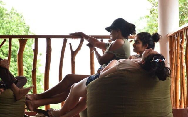 Funky Leopard Safari Lodge Bordering Yala National Park - Hostel