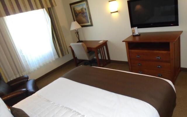 Casper C'mon Inn Hotel & Suites