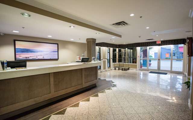 Harrison Lake Hotel