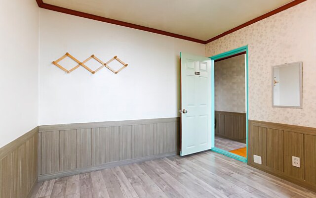 Seokcho Hometown Lodge Pension
