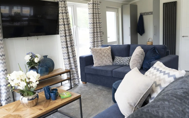 Hollicarrs - Lilypad Lodge