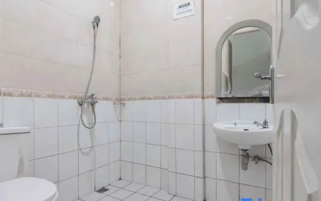 RedDoorz Plus at Hotel Sofia Pangandaran – Bathroom – Pangandaran