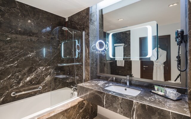 Sky Blue Hotel & Spa