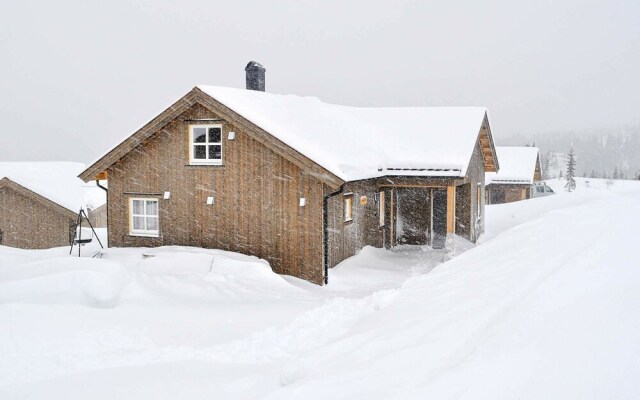 13 Person Holiday Home in Øyer