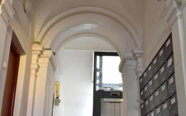 NEW CENTRAL ROOFTOP with private WELLNESS, Sauna & Whirlpool bath