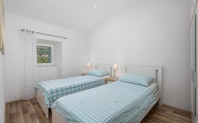 House Bajota with terrace and sea view