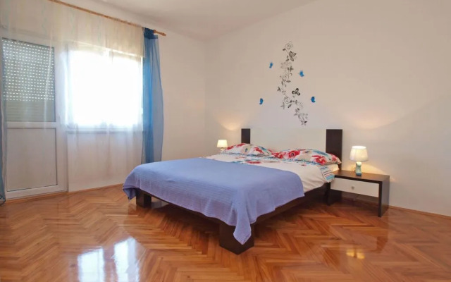 Apartments Mihatović