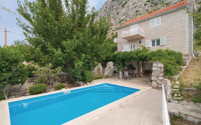 Awesome Home in Duce With Wifi and 2 Bedrooms