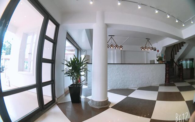 Hotel Pure