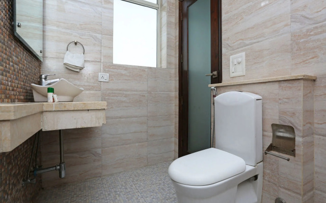Hotel Pacific Inn Suites by OYO Rooms