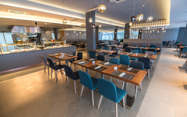 Arena Hotel Holiday