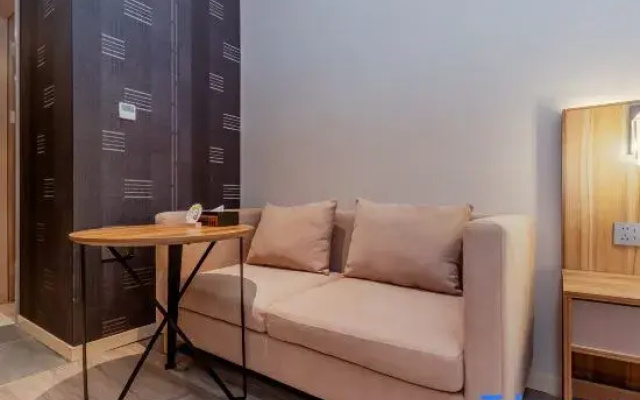 Homeinn Plus Hotel (Nanjing Confucius Temple Sanshanjie Subway Station)