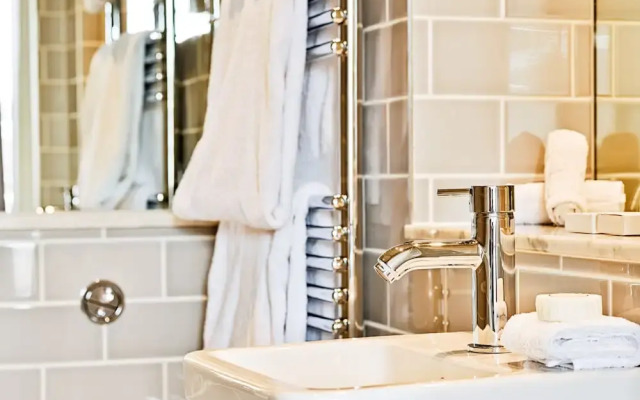 JOIVY Luxury George Street Apartments: Forth Suite