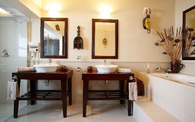 Moontide Guest Lodge