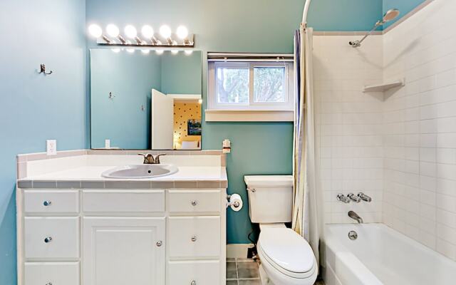 Huge Lake Travis - 4 Bedroom Home